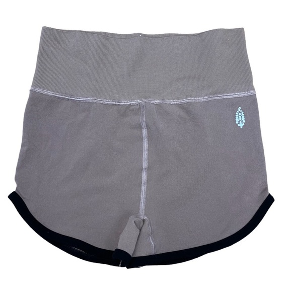 NWOT✨FP MOVEMENT✨- Dip It High Shorts M/L - Picture 2 of 13